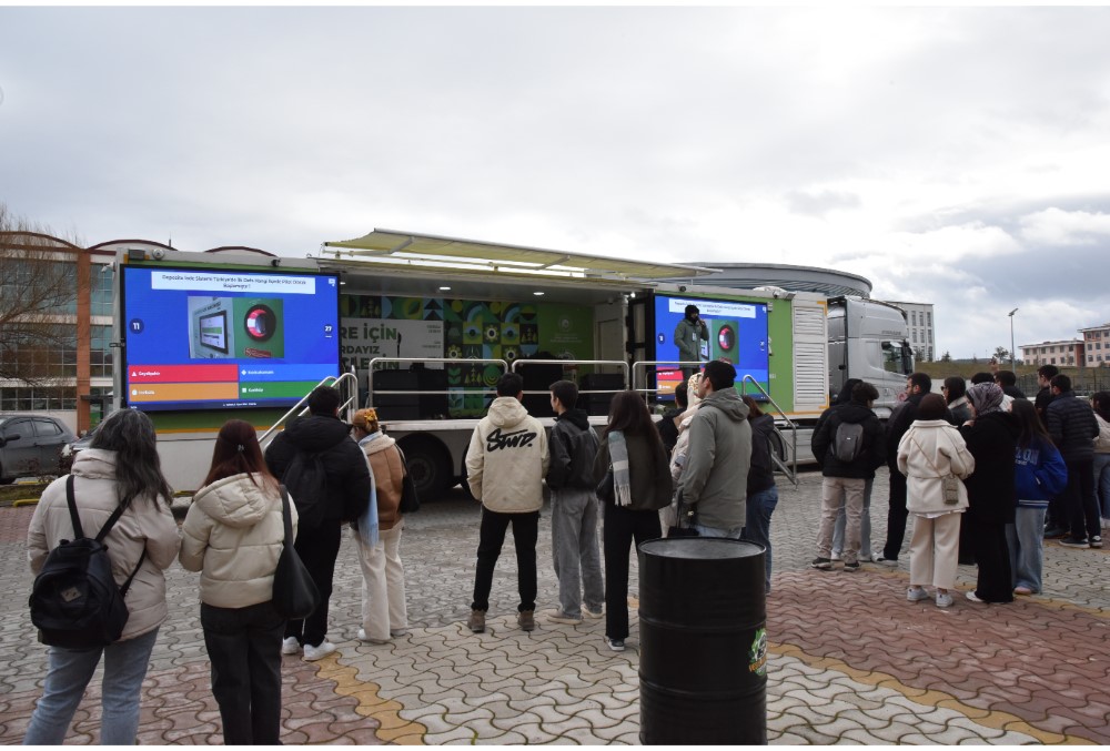 Kastamonu Üniversitesi’nde "çevre tırı" öğrencilerle buluştu
Kastamonu Üniversitesi’nde "çevre tırı" öğrencilerle buluştu