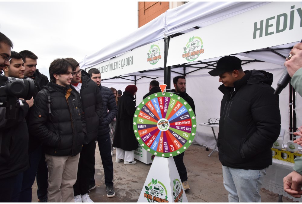 Kastamonu Üniversitesi’nde "çevre tırı" öğrencilerle buluştu
Kastamonu Üniversitesi’nde "çevre tırı" öğrencilerle buluştu