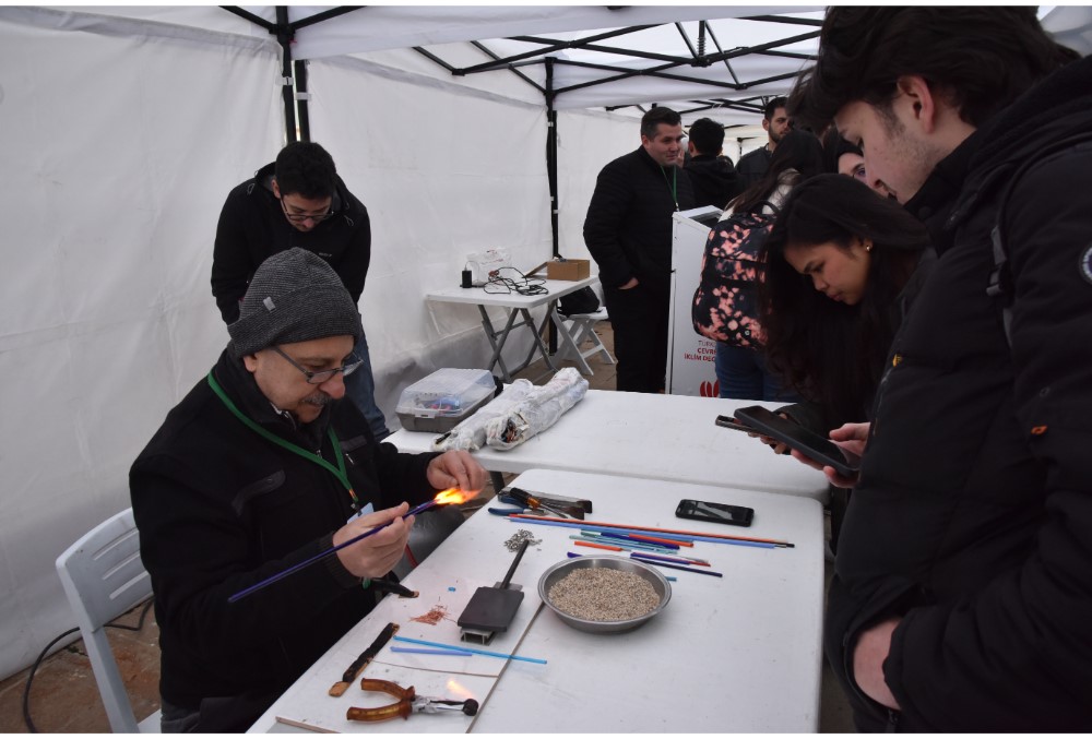 Kastamonu Üniversitesi’nde "çevre tırı" öğrencilerle buluştu
Kastamonu Üniversitesi’nde "çevre tırı" öğrencilerle buluştu