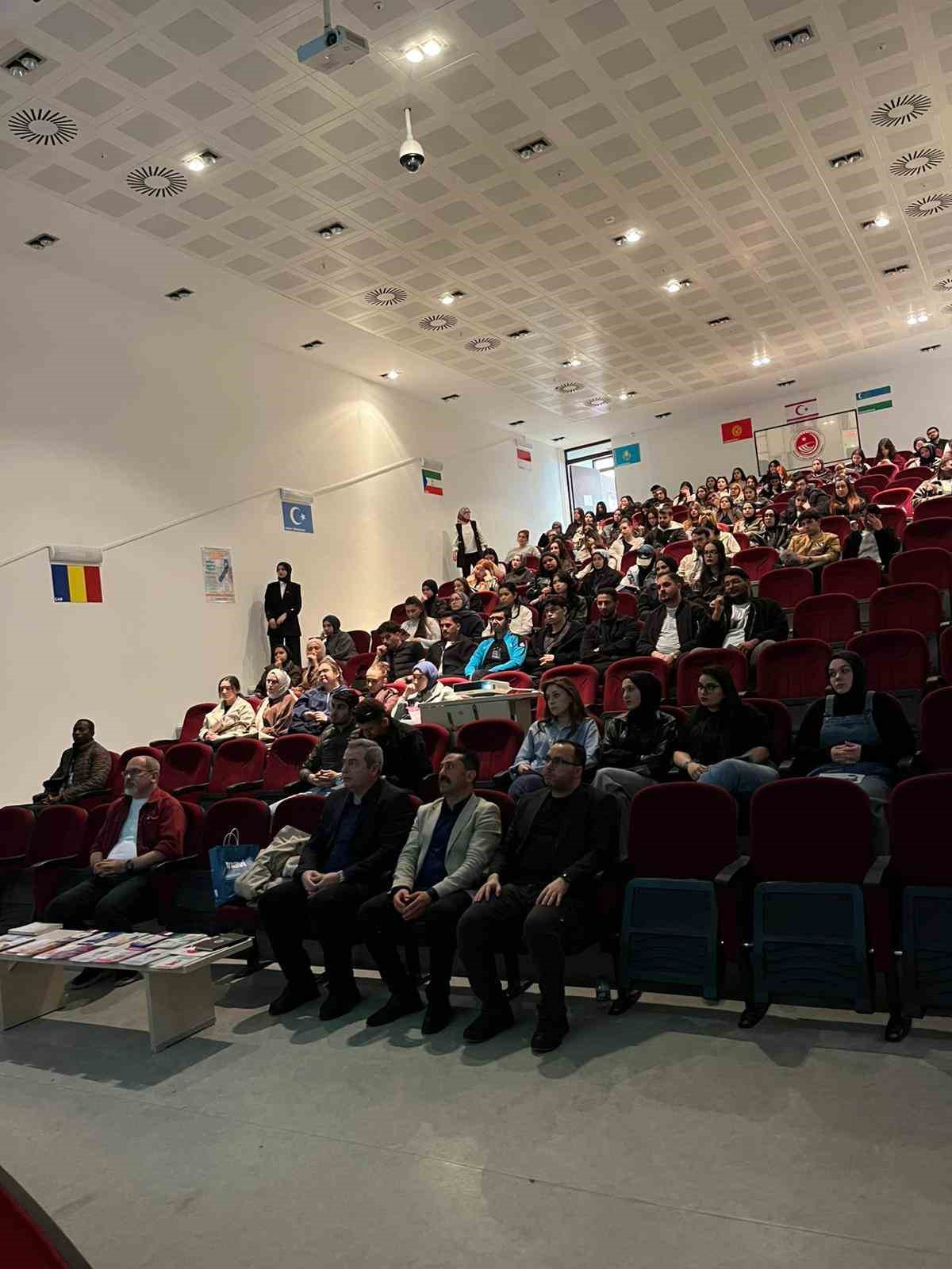 Kastamonu Üniversitesi’nde kanser farkındalığı eğitimi
