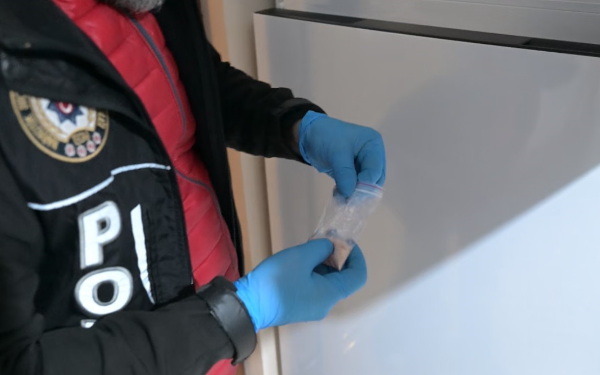 Kastamonu’da 23 adrese uyuşturucu operasyonu: 20 gözaltı
Kastamonu’da 23 adrese uyuşturucu operasyonu: 20 gözaltı