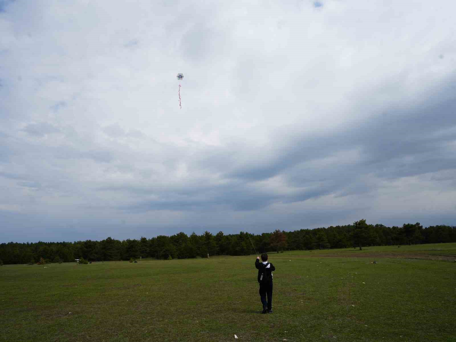 Kastamonu’da 23 Nisan çocukları, uçurtma uçurarak gönüllerince eğlendi
