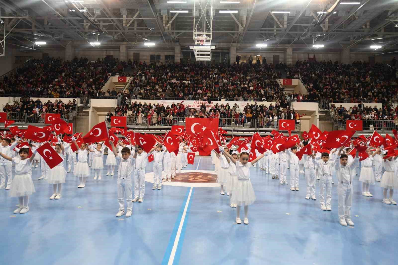 Kastamonu’da 23 Nisan coşkusu: Çocukların gösterileri ayakta alkışlandı
