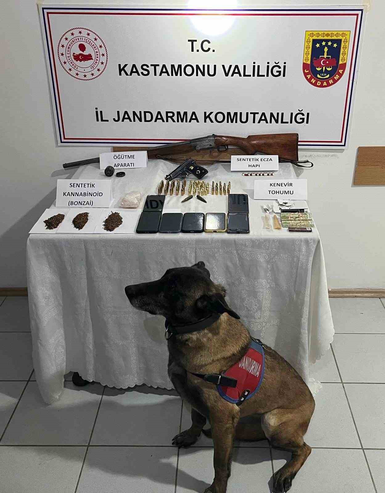 Kastamonu’da 9 farklı adrese uyuşturucu operasyonu: 8 gözaltı
