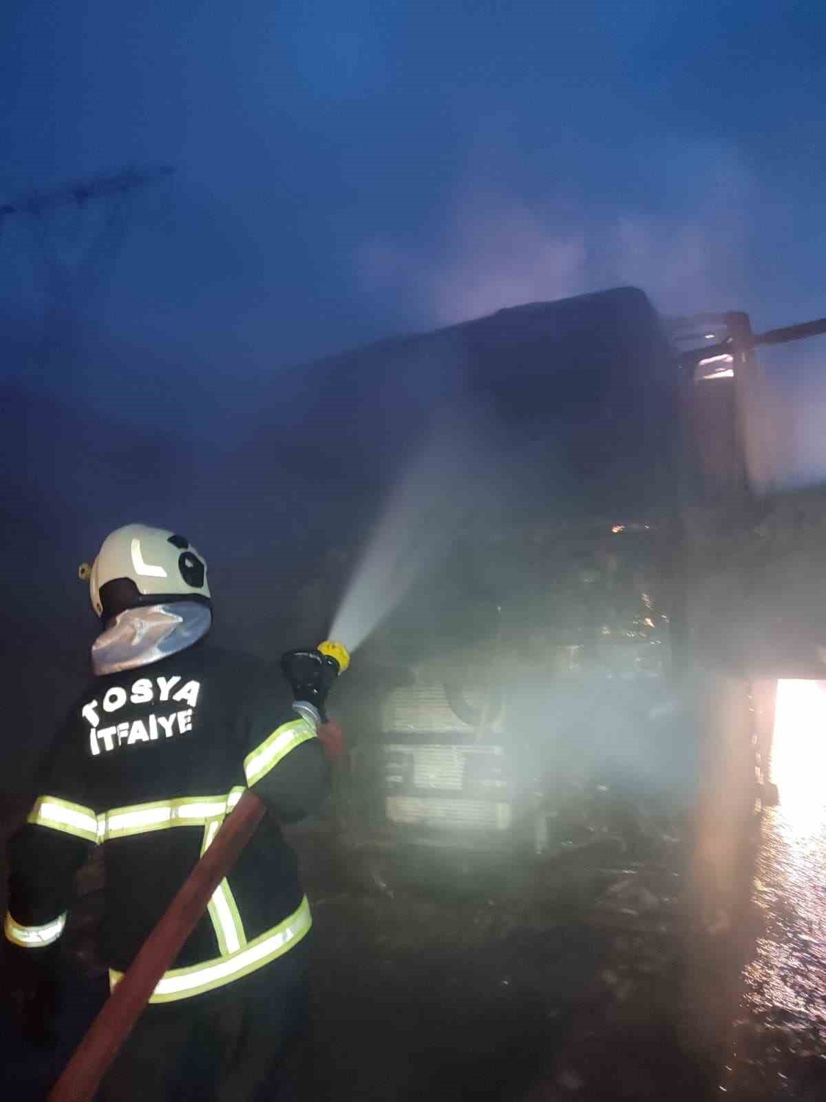 Kastamonu’da alevlere teslim olan seyir kullanılamaz hale geldi
