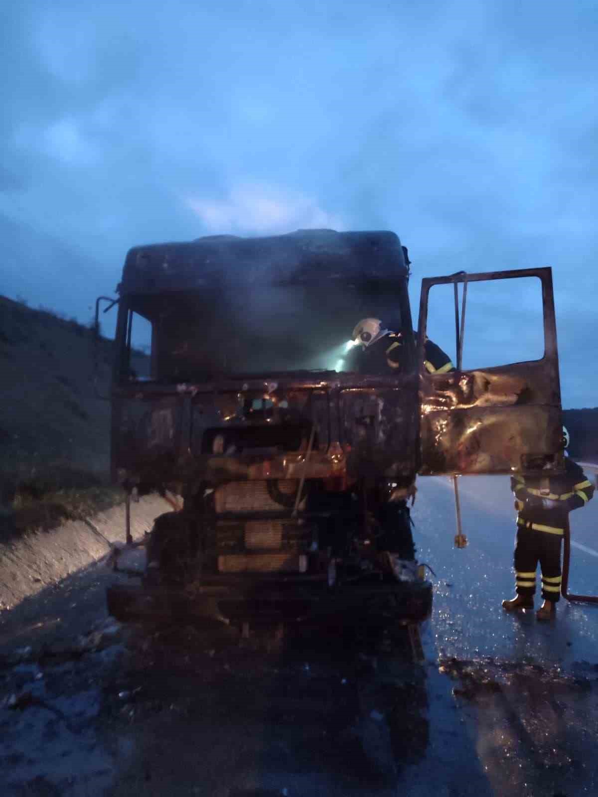 Kastamonu’da alevlere teslim olan seyir kullanılamaz hale geldi
