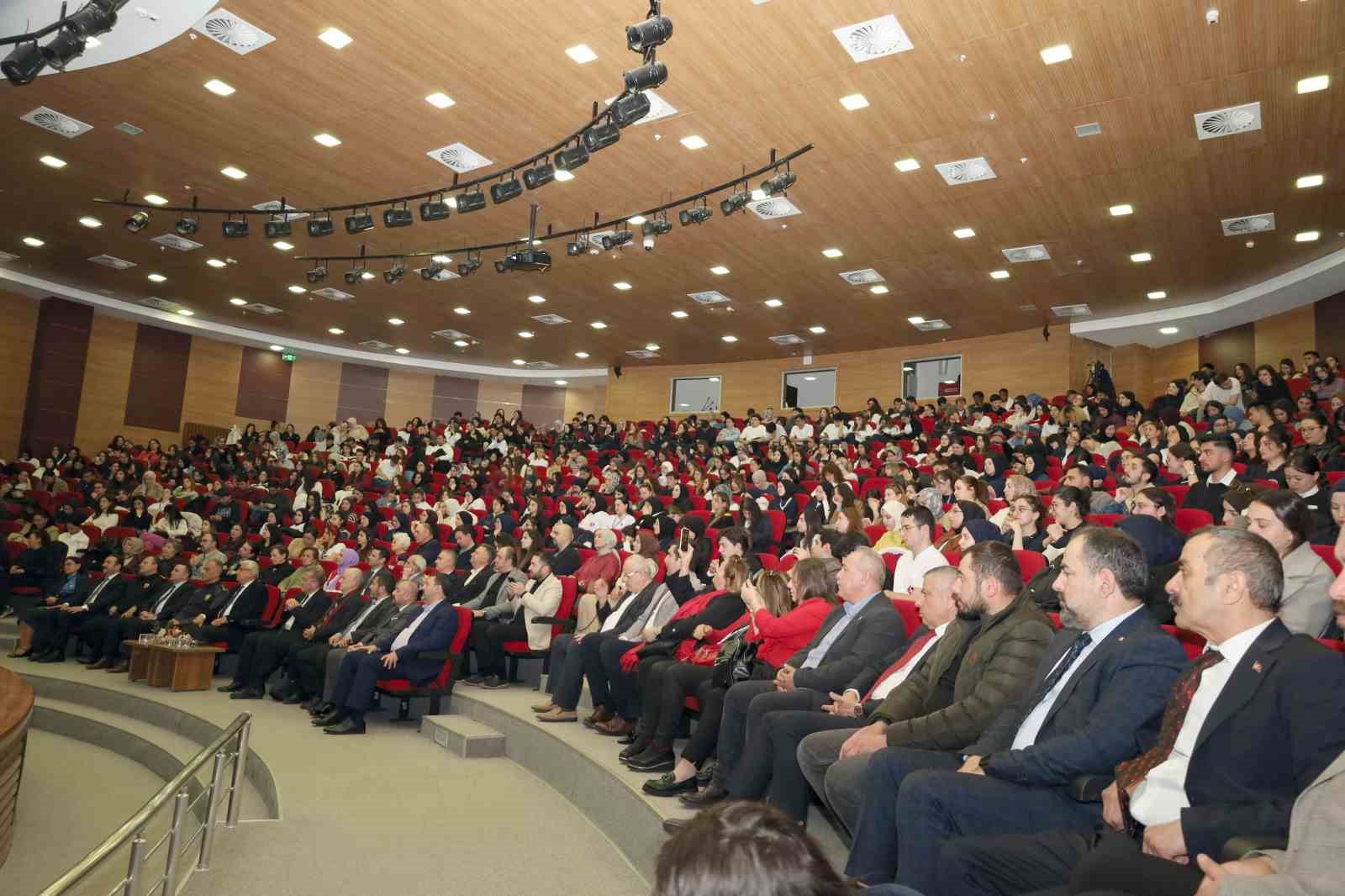 Kastamonu’da alkol ve uyuşturucu bağımlılığı masaya yatırıldı
