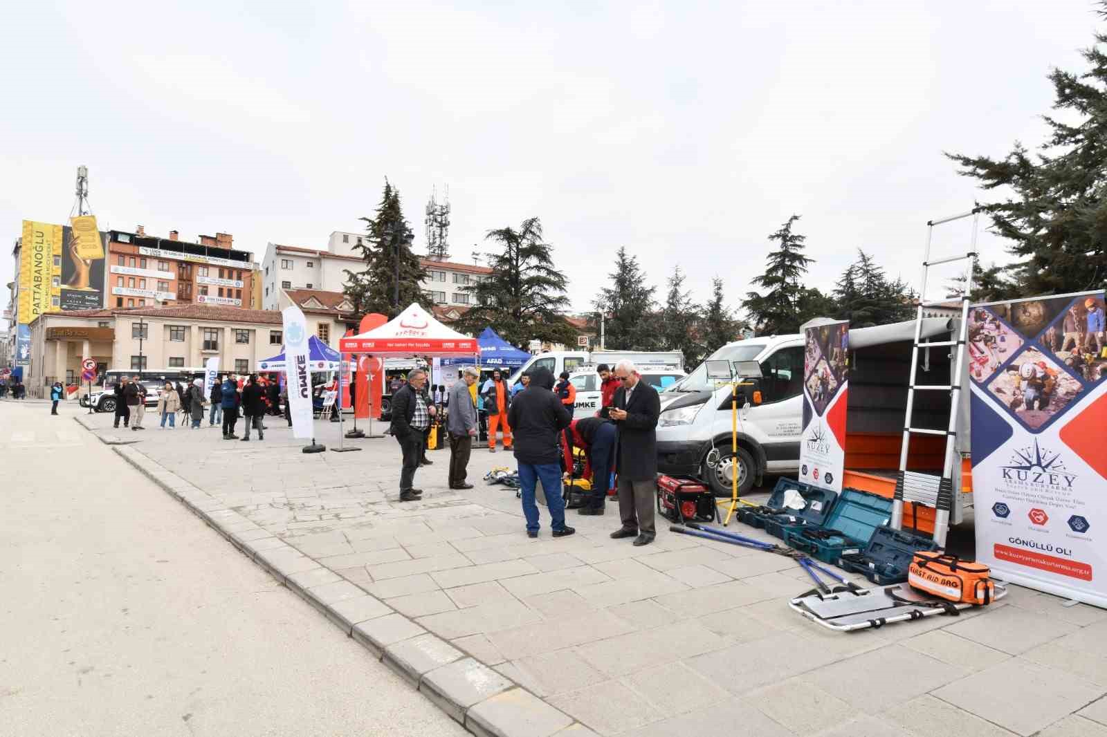 Kastamonu’da arama ve kurtarma ekiplerinin kullandığı malzemeler sergilendi
