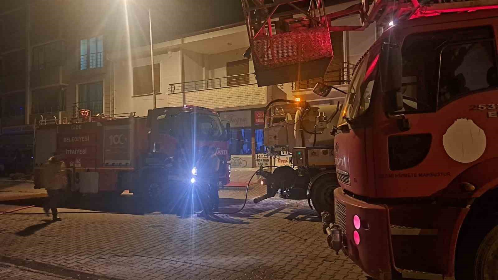 Kastamonu’da çıkan çatı yangını itfaiye tarafından söndürüldü
