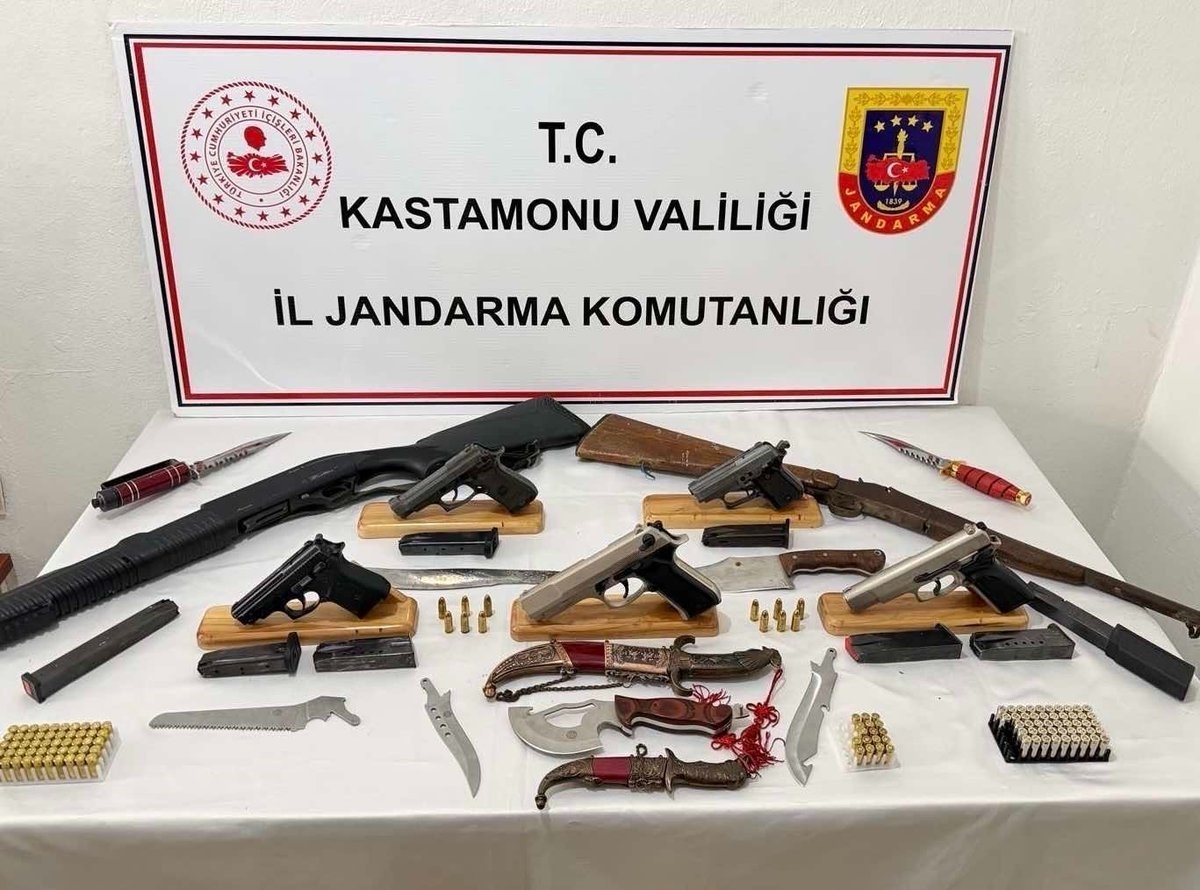 Kastamonu’da çok sayıda silah ele geçirildi: 7 gözaltı
