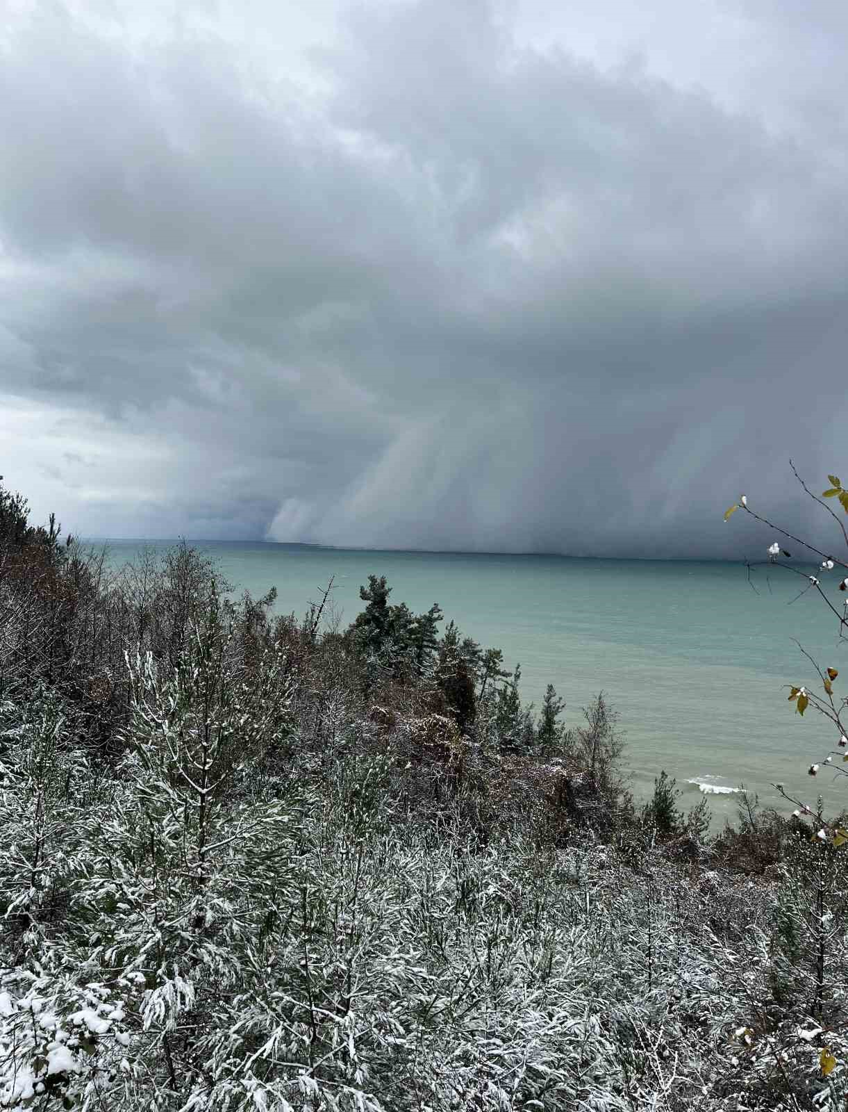 Kastamonu’da ’deniz etkili kar yağışı’ ilginç görüntü oluşturdu
