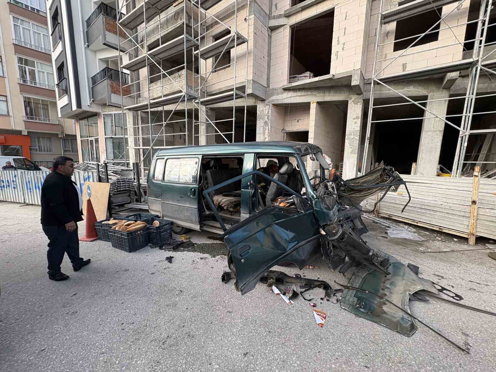 Kastamonu’da ekmek taşıyan fırın araçları çarpıştı: 3 yaralı
