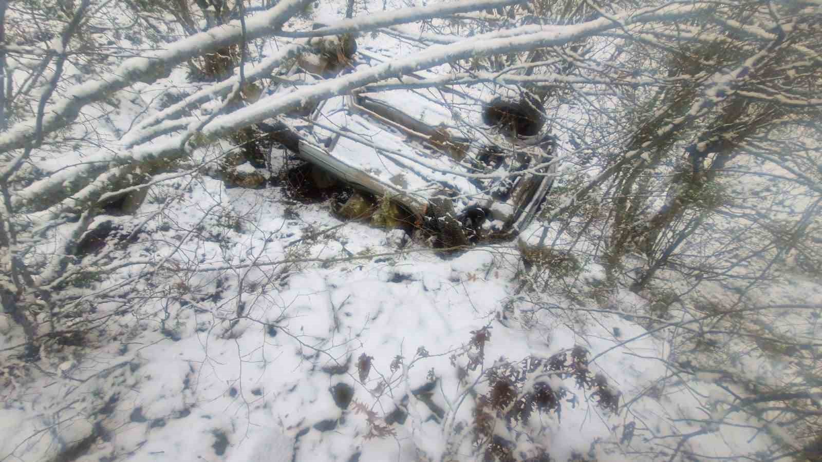 Kastamonu’da hafif ticari araç şarampole yuvarlandı, sürücü yara almadan kurtuldu
