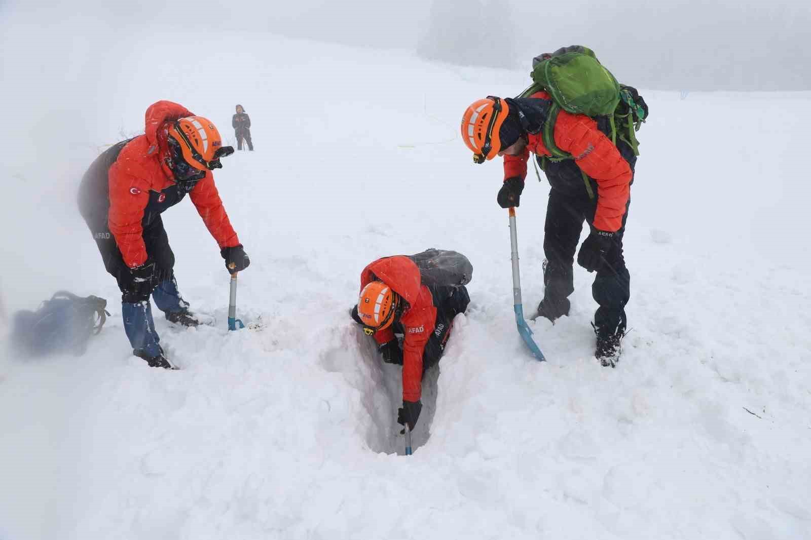 Kastamonu’da Ilgaz Dağı’nda "Çığda Arama Kurtarma" tatbikatı gerçekleştirildi
