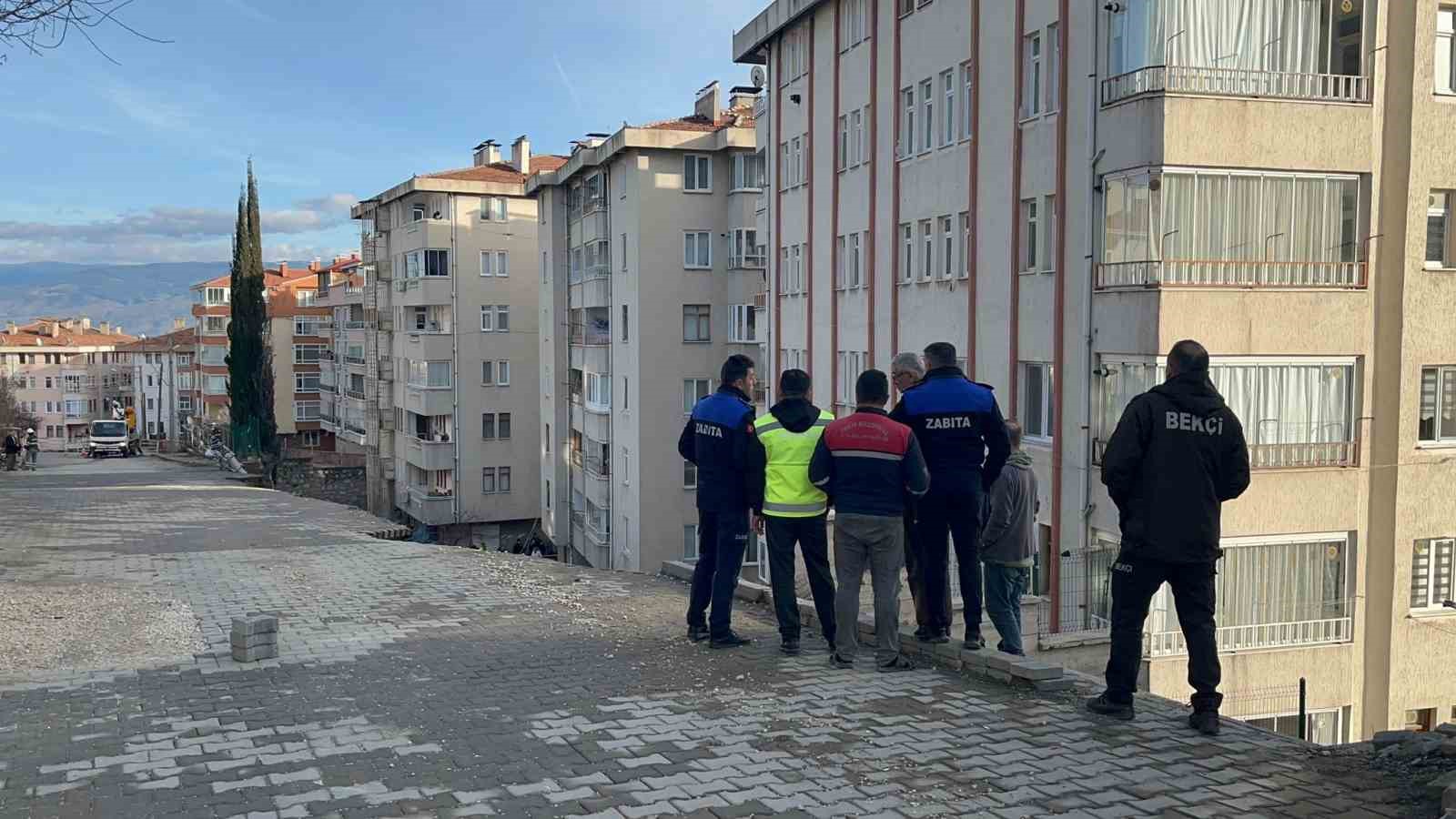 Kastamonu’da istinat duvarı çöktü, 7 araç zarar gördü
