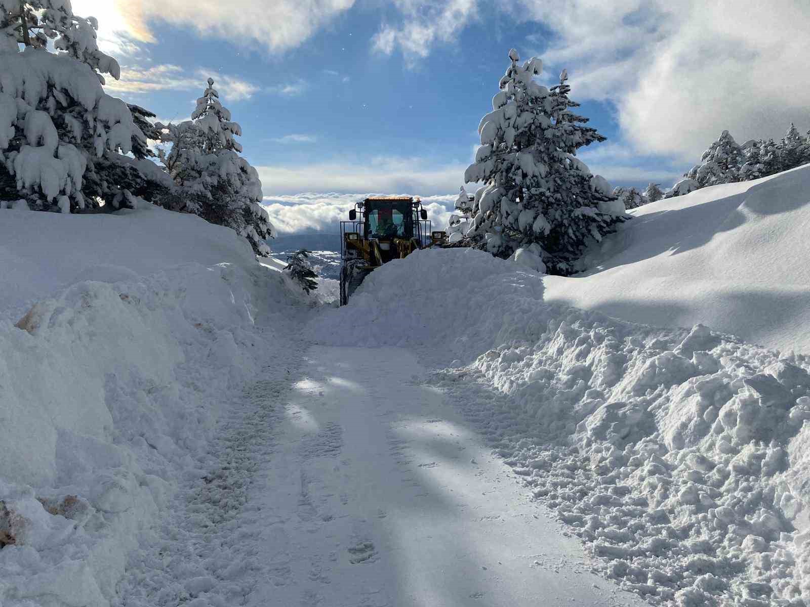 Kastamonu’da kar sebebiyle 611 köye ulaşım sağlanamıyor
