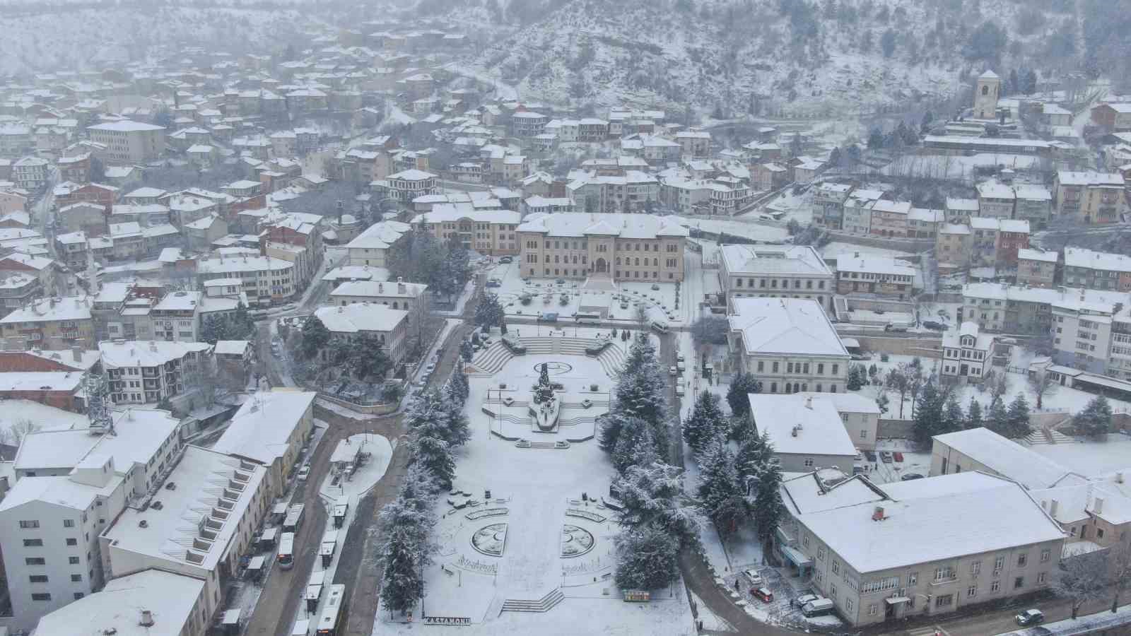 Kastamonu’da kar yağışı etkili oluyor
Kastamonu’da kar yağışı etkili oluyor