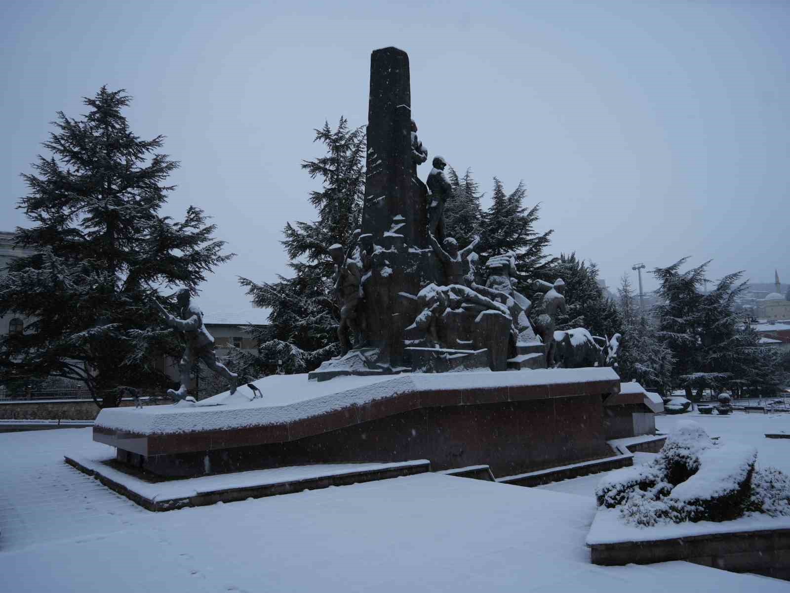 Kastamonu’da kar yağışı etkili oluyor
Kastamonu’da kar yağışı etkili oluyor