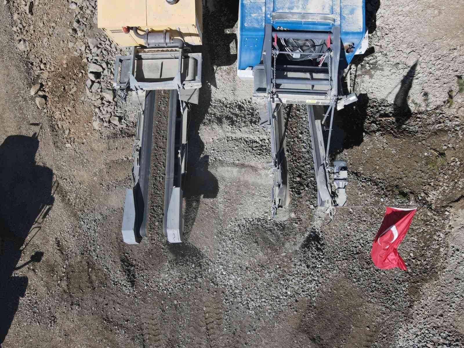 Kastamonu’da kışın hasar gören köy yollarında onarım mesaisi
