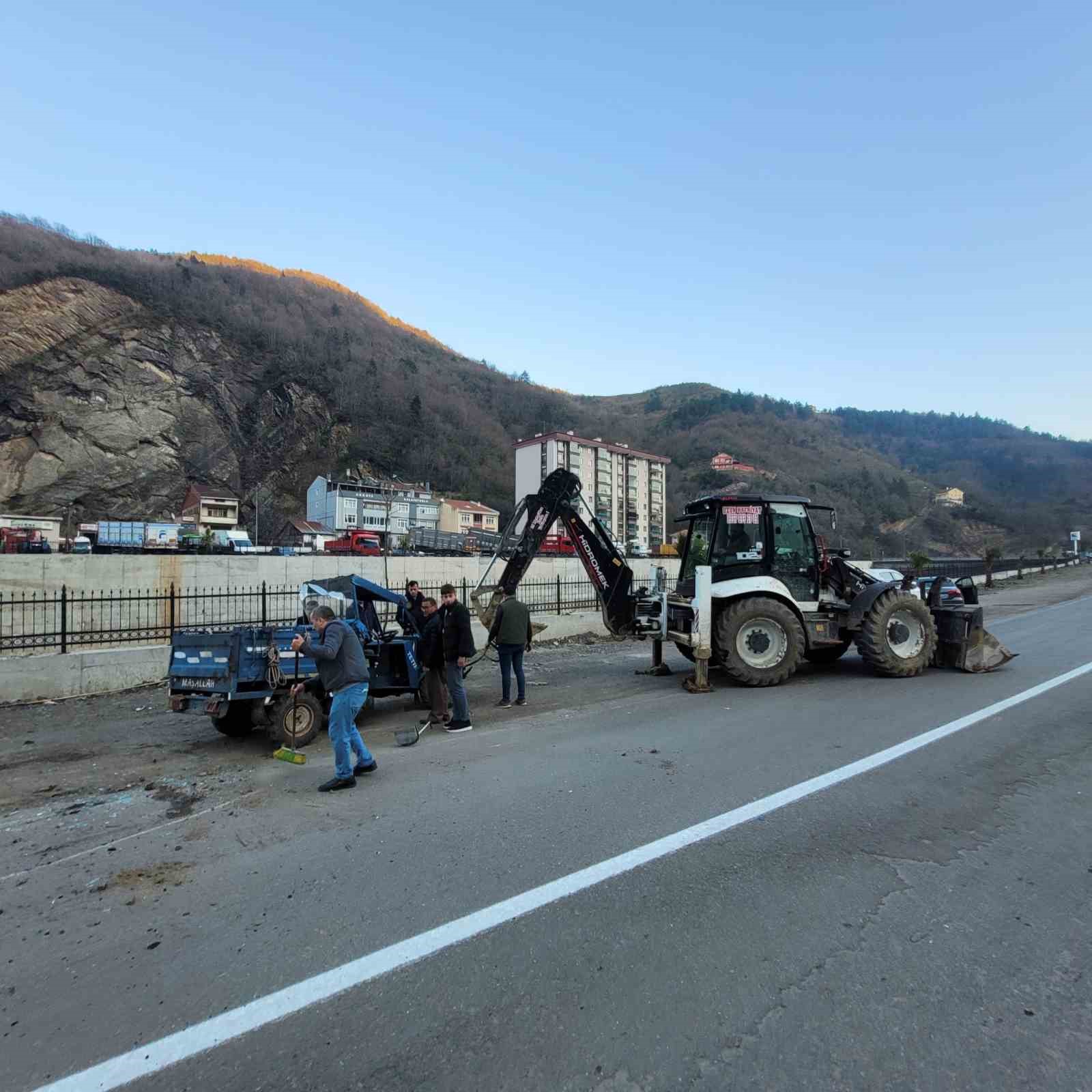 Kastamonu’da lastiği fırlayan tarım aracı takla attı: 1 yaralı
