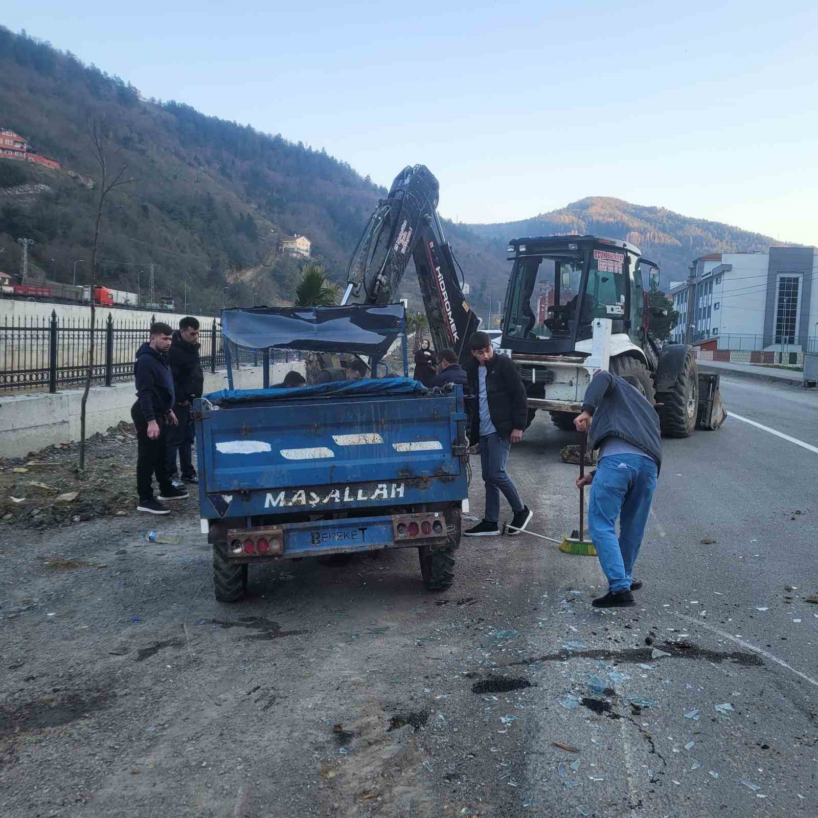 Kastamonu’da lastiği fırlayan tarım aracı takla attı: 1 yaralı
