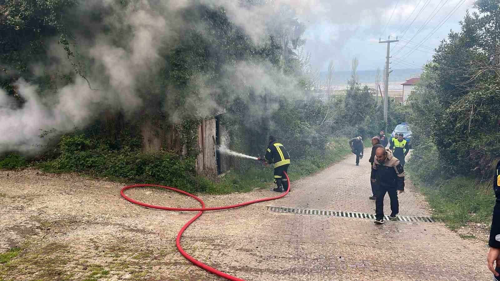 Kastamonu’da metruk binada çıkan yangını itfaiye söndürüldü

