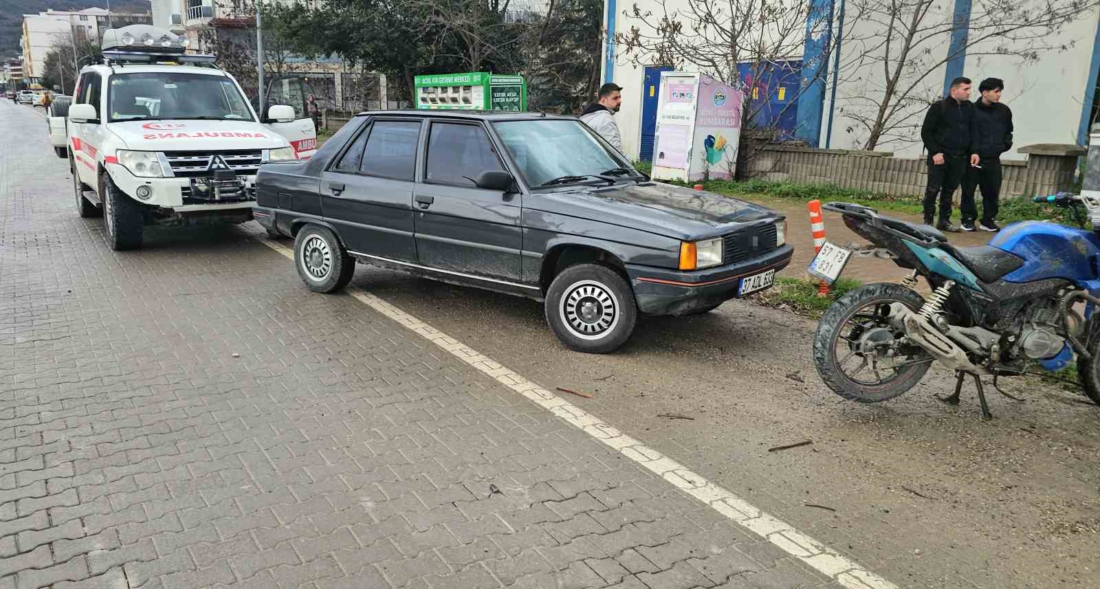 Kastamonu’da motosiklet ile otomobil çarpıştı: 2 yaralı
