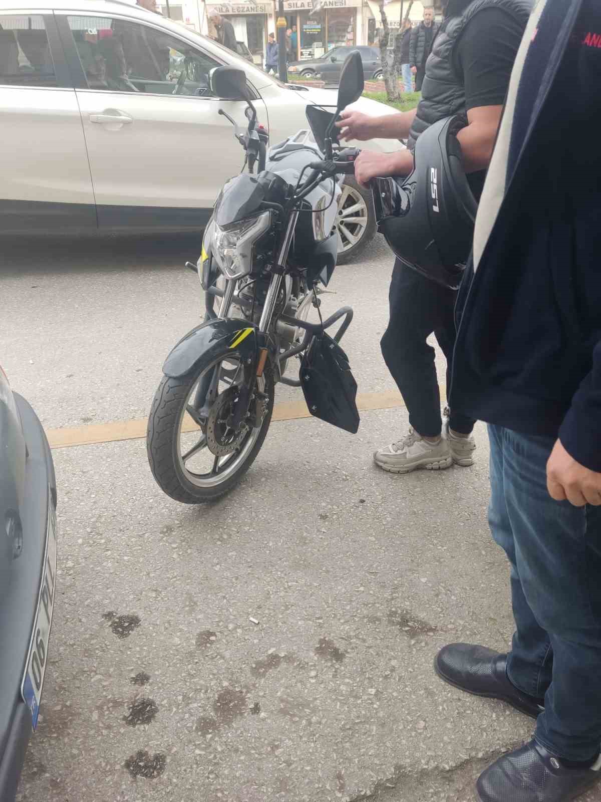 Kastamonu’da motosiklet otomobile çarptı: 1 yaralı
