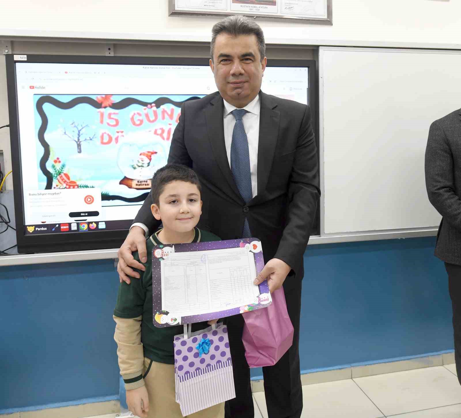 Kastamonu’da öğrenciler karne sevinci yaşadı
