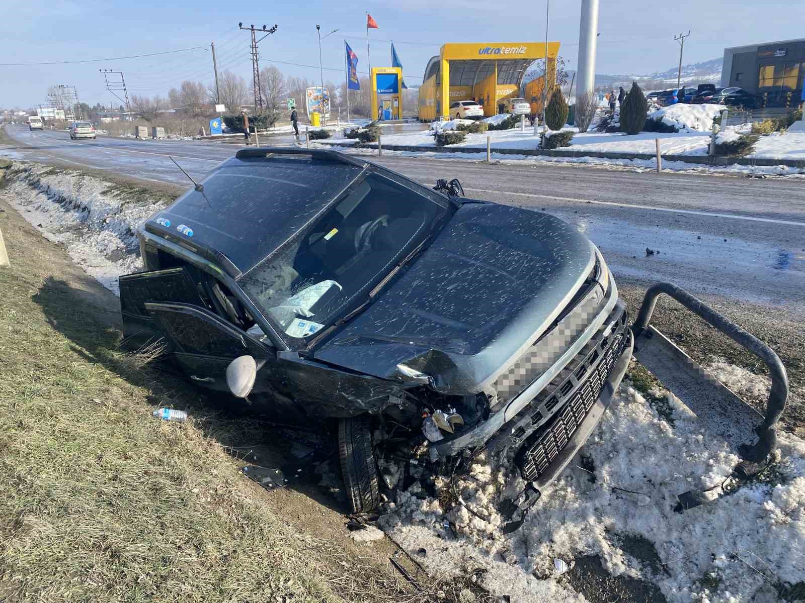 Kastamonu’da otomobil ile cip çarpıştı: 3 yaralı
