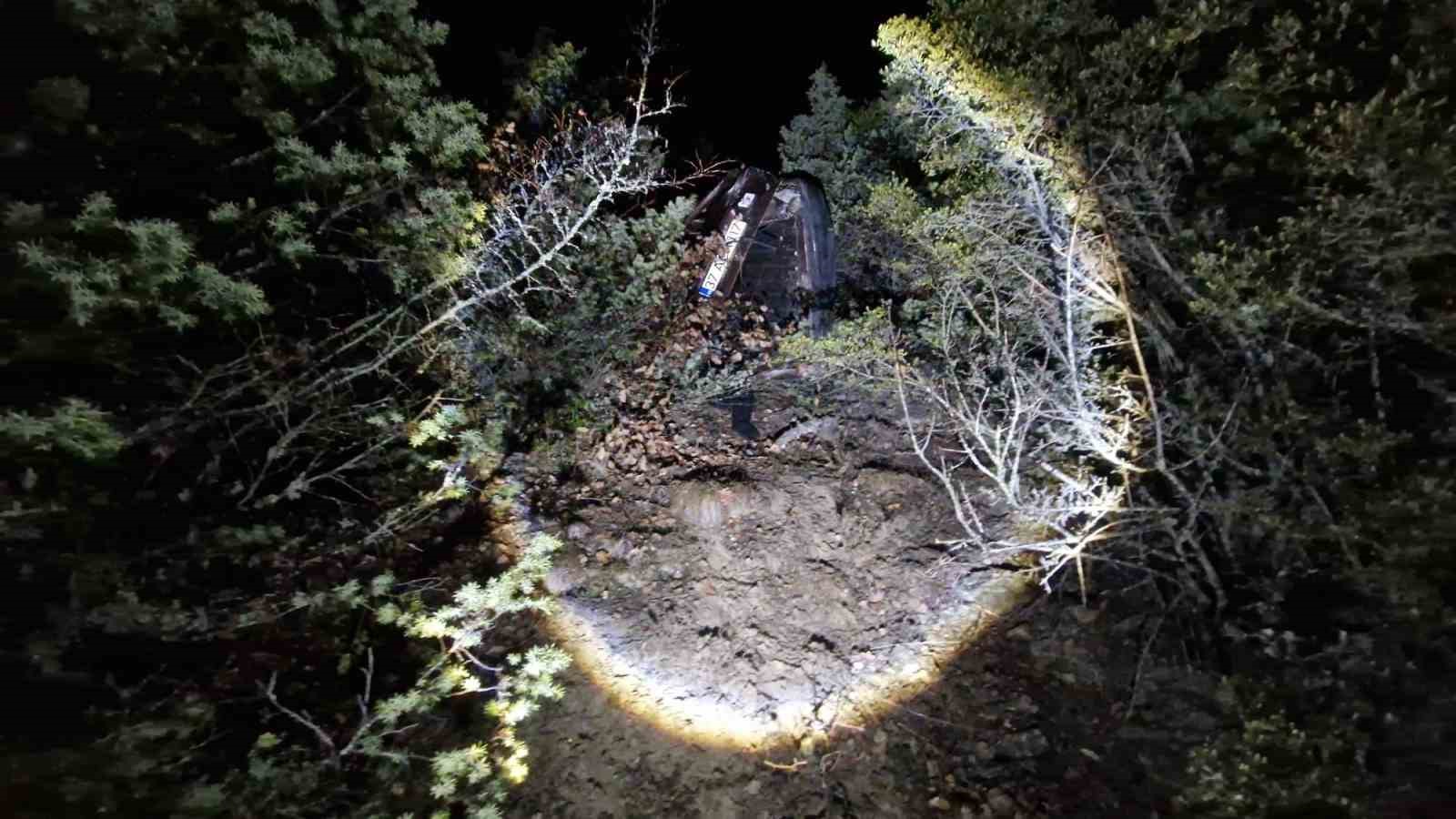 Kastamonu’da otomobil uçuruma yuvarlandı: 1 ölü, 2 yaralı
