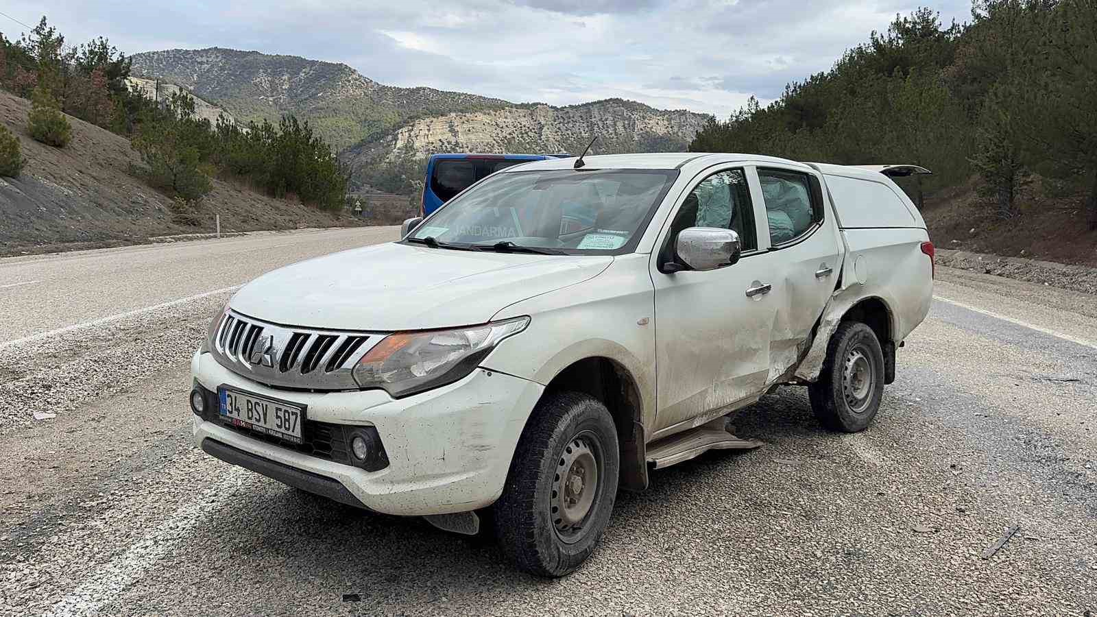 Kastamonu’da pikap ile otomobil çarpıştı: Eski belediye başkanı yaralandı
