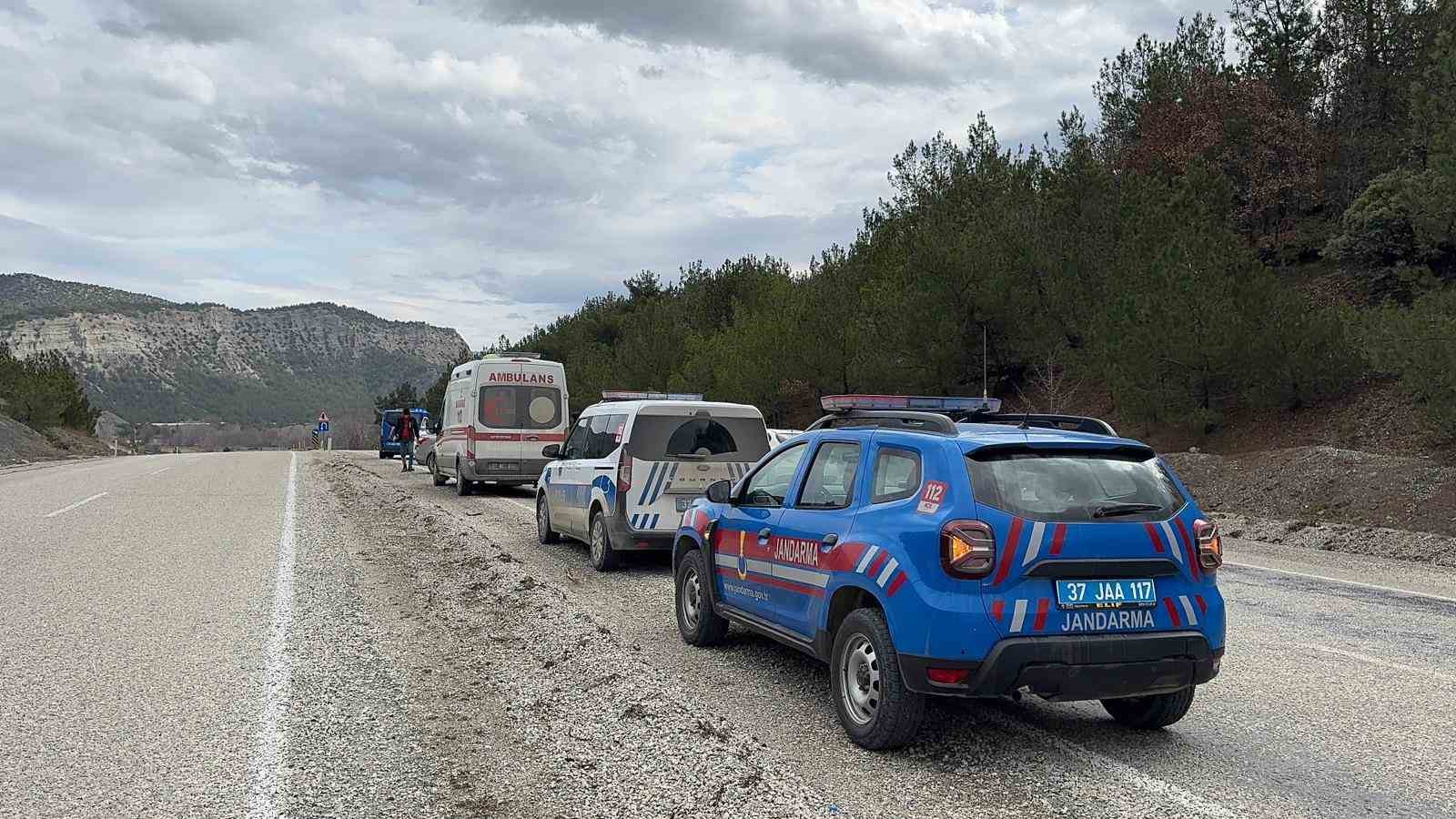 Kastamonu’da pikap ile otomobil çarpıştı: Eski belediye başkanı yaralandı
