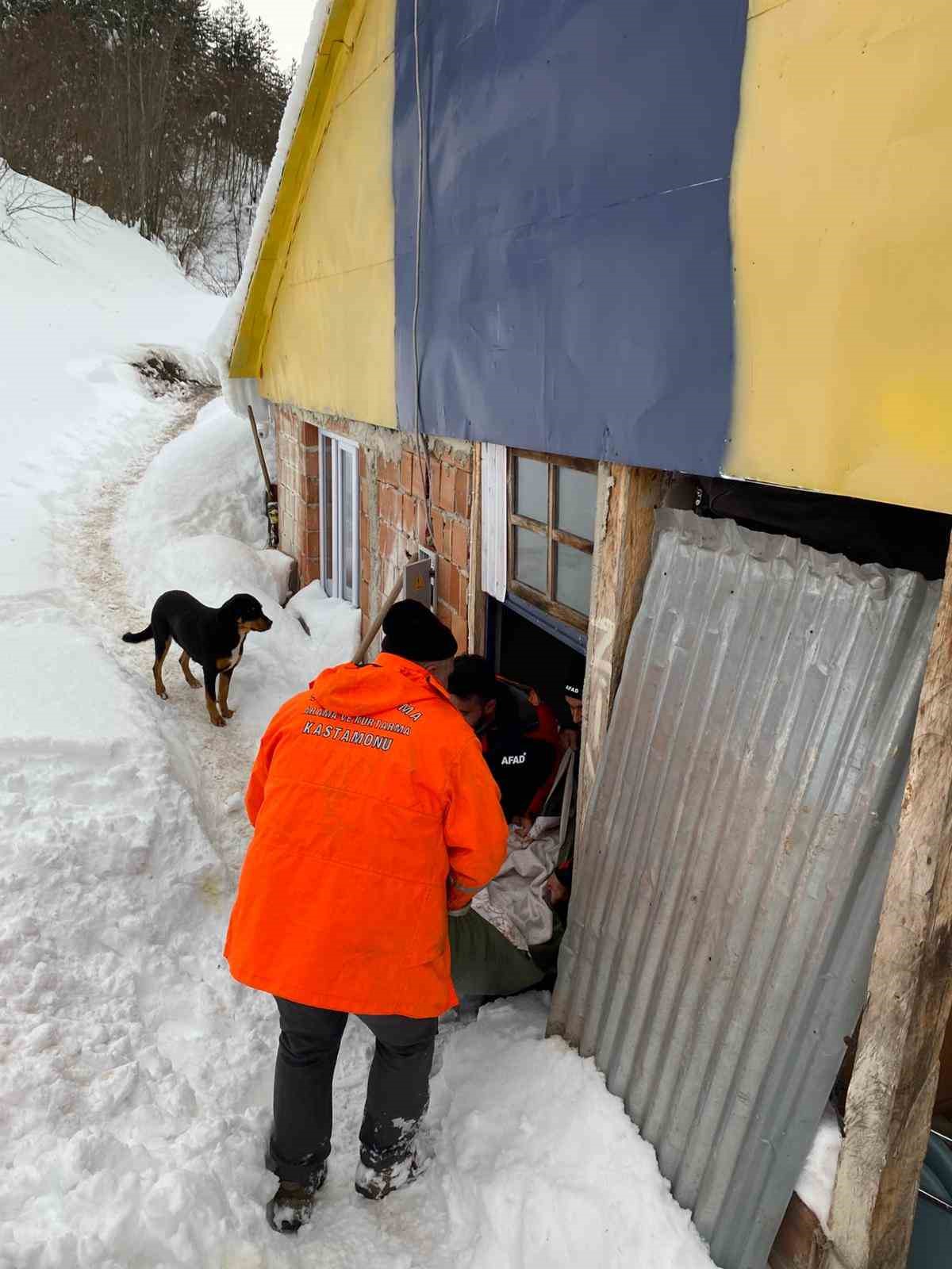 Kastamonu’da rahatsızlanan yaşlı kadını, AFAD ekipleri hastaneye ulaştırdı
