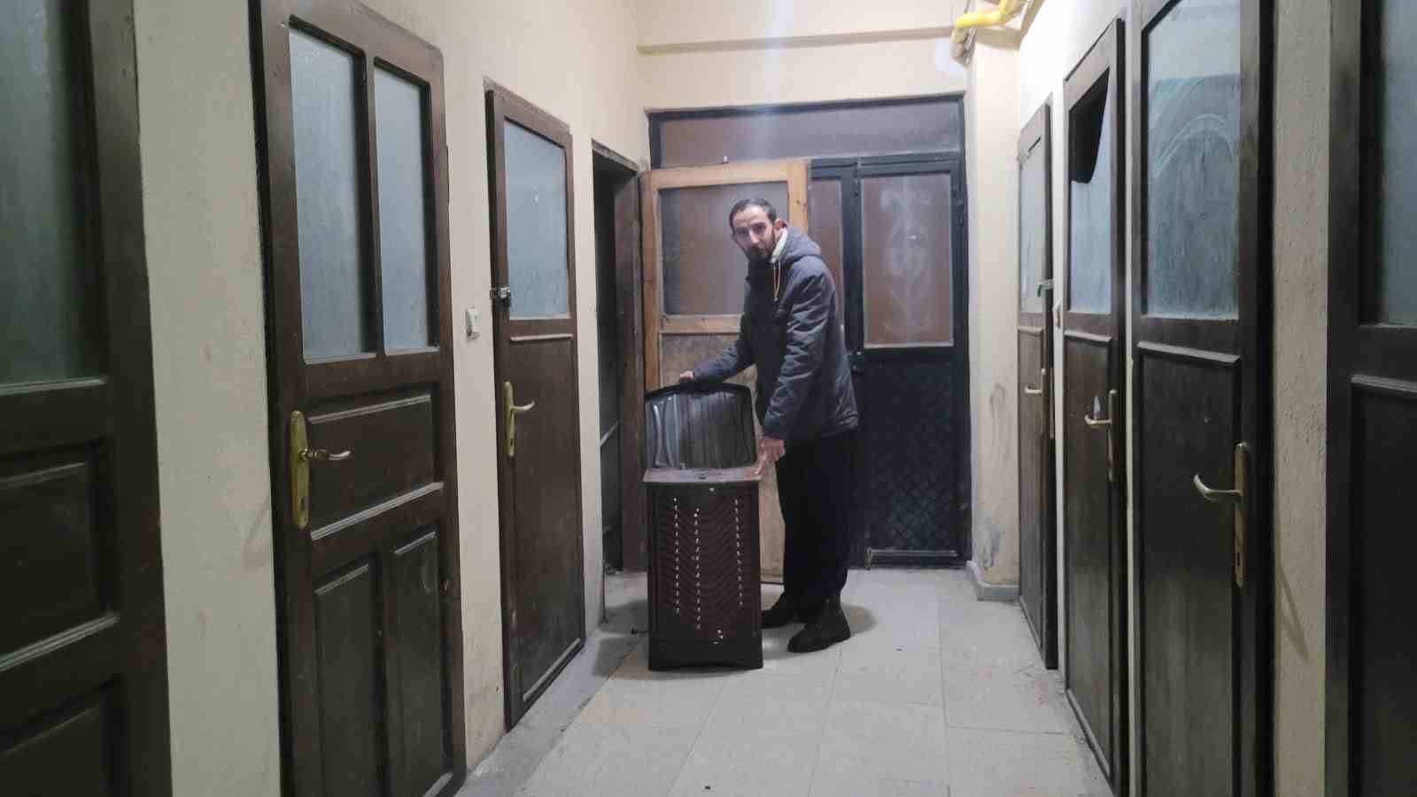 Kastamonu’da yaşanan uzun süreli doğalgaz kesintileri vatandaşı soğukta bıraktı
Kastamonu’da yaşanan uzun süreli doğalgaz kesintileri vatandaşı soğukta bıraktı