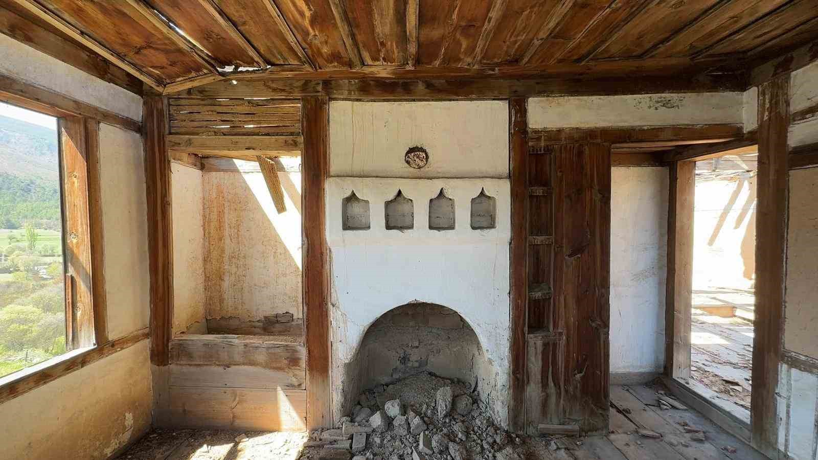 Kastamonu’da yıkılma tehlikesi bulunan tescilli tarihi konak için yıkım kararı
