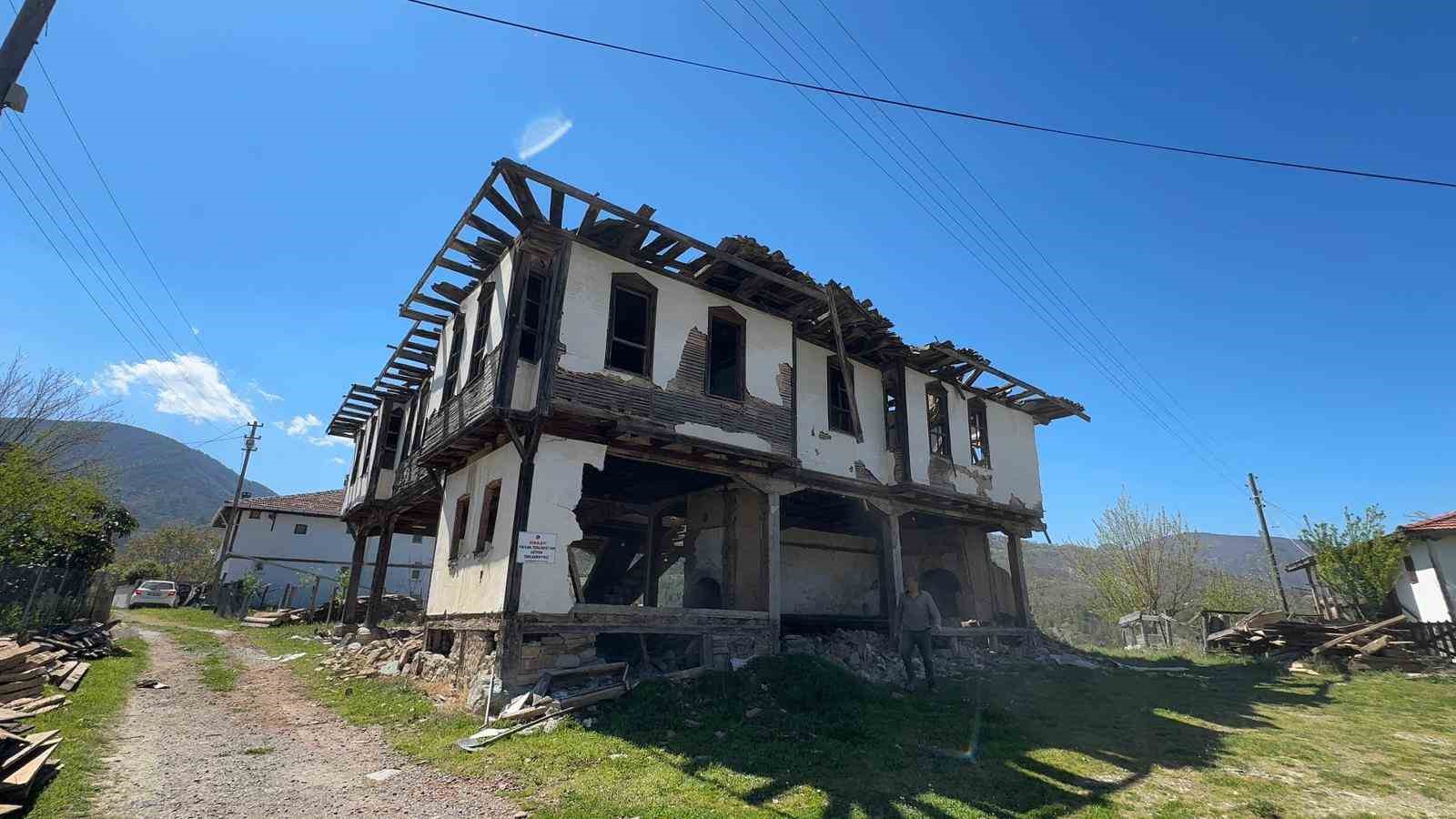 Kastamonu’da yıkılma tehlikesi bulunan tescilli tarihi konak için yıkım kararı
