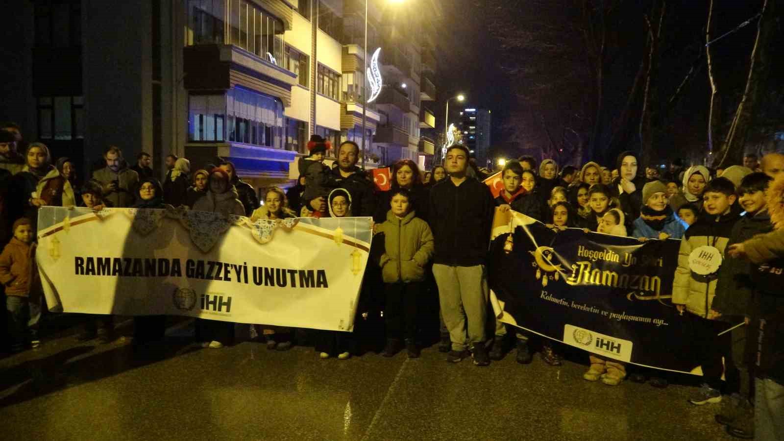 Kastamonu’da yüzlerce vatandaş Ramazan’ı dualarla karşıladı
