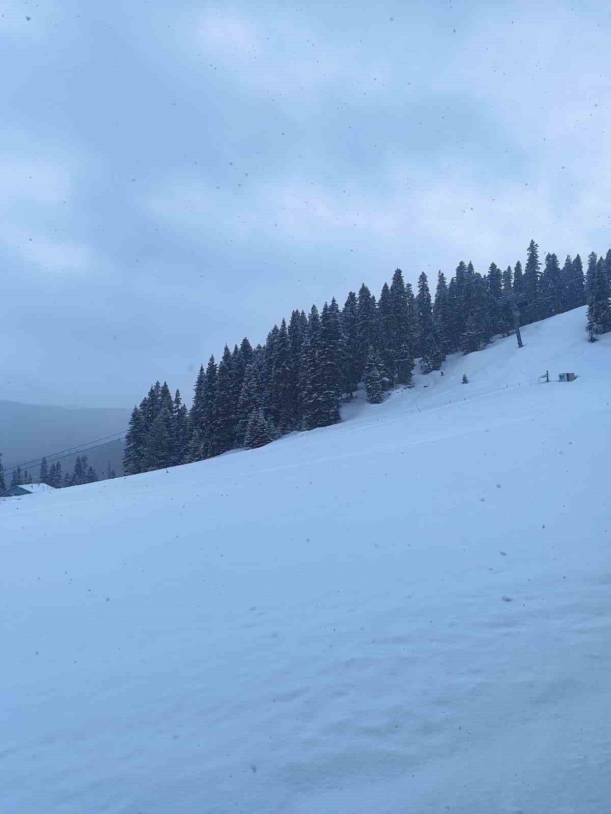 Kastamonu’nun yüksek kesimlerinde kar yağışı ve fırtına etkili oluyor
