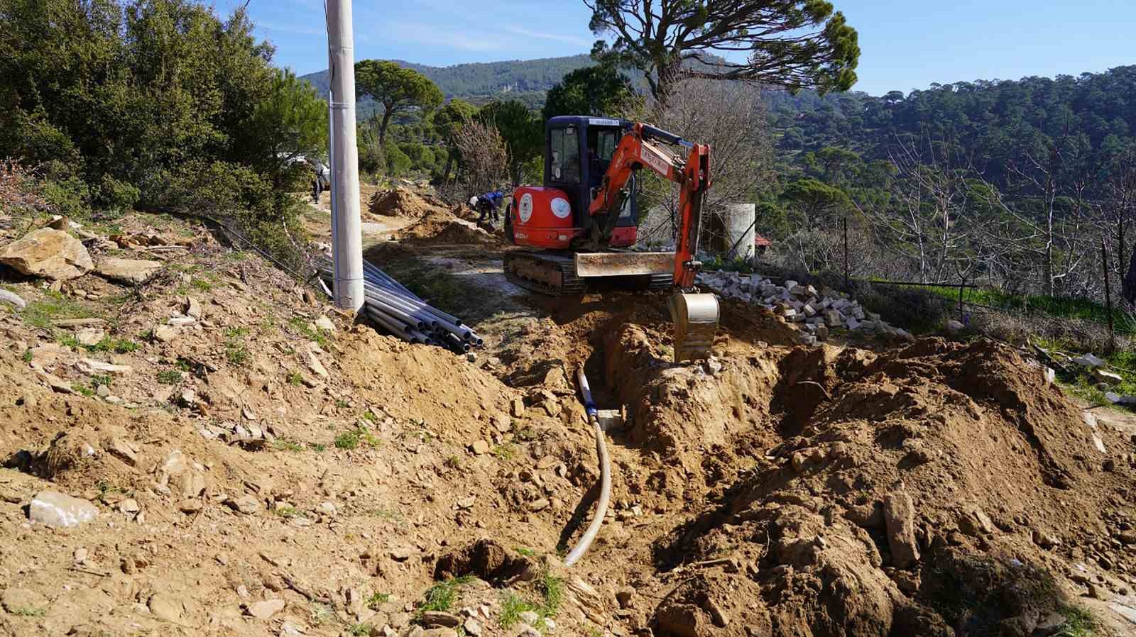 Kavaklıdere Çamlıyurt Mahallesi’nde içme suyu iletim hattı yenilendi
Kavaklıdere Çamlıyurt Mahallesi’nde içme suyu iletim hattı yenilendi