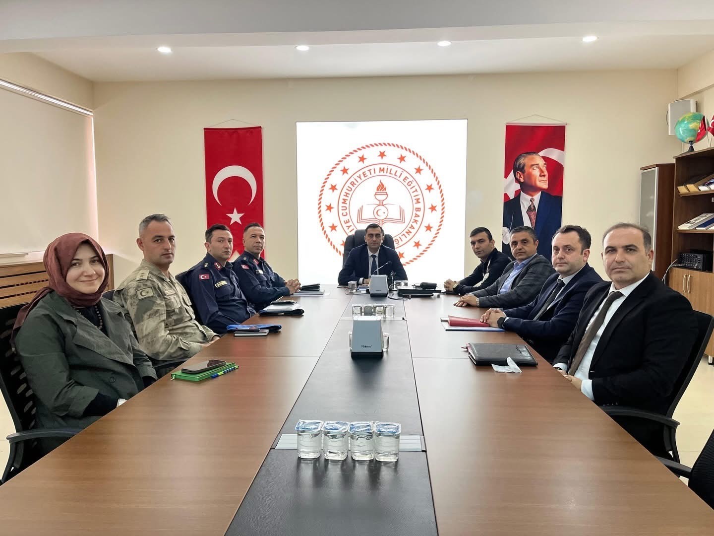 Kavak’ta Güvenlik ve Asayiş Toplantısı
Kavak’ta Güvenlik ve Asayiş Toplantısı