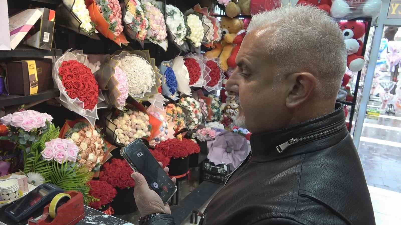 Kavga diye geldiler, çiçeklerle karşılandılar
