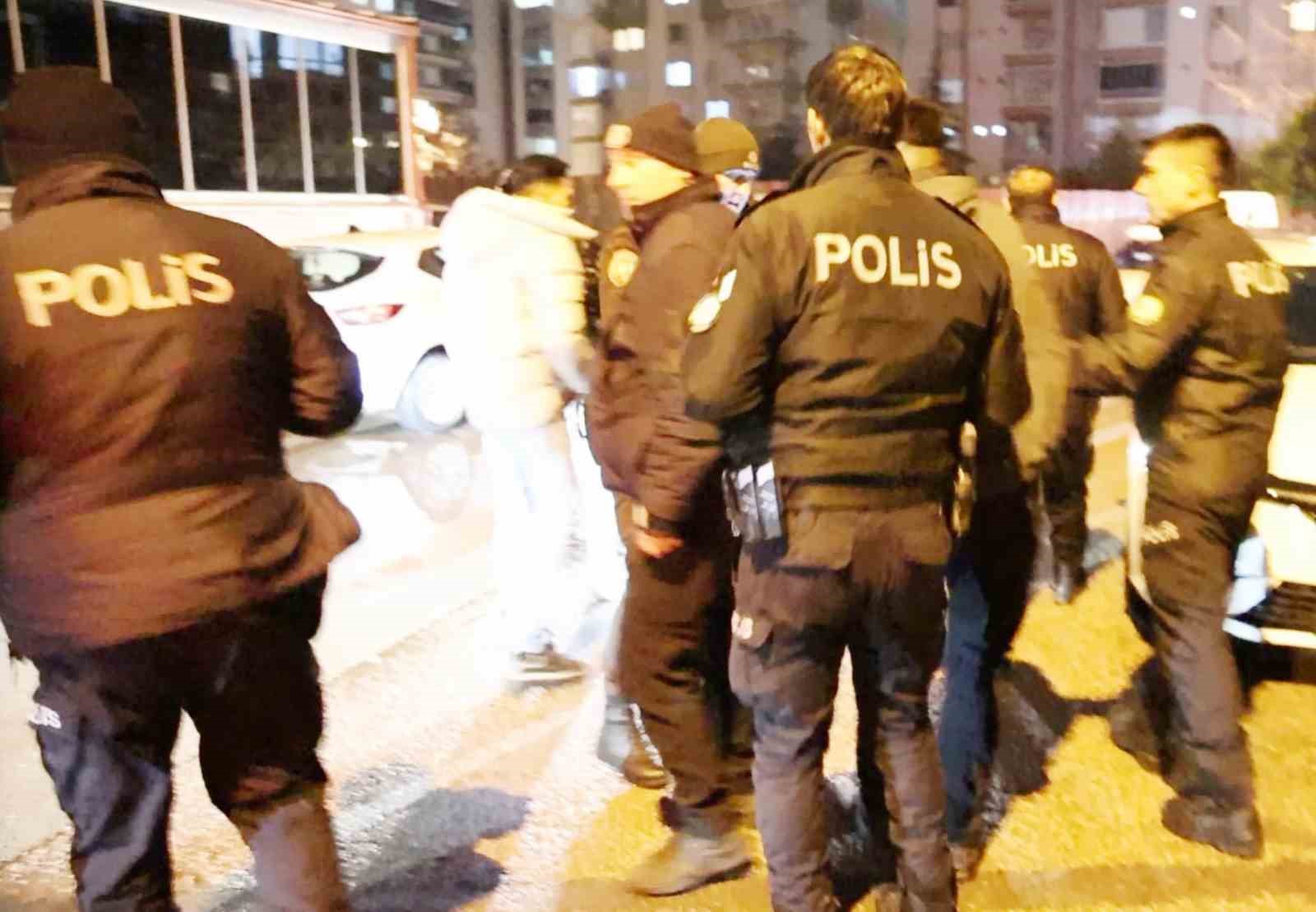 Kavga edip kaçtılar, polisin kovalamacasıyla yakalandılar
