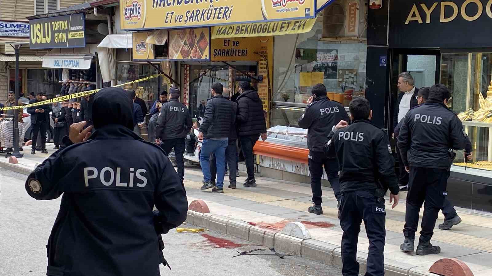 Kavga ettiği kişiye kurşun yağdırdı: O anlar kameraya yansıdı
