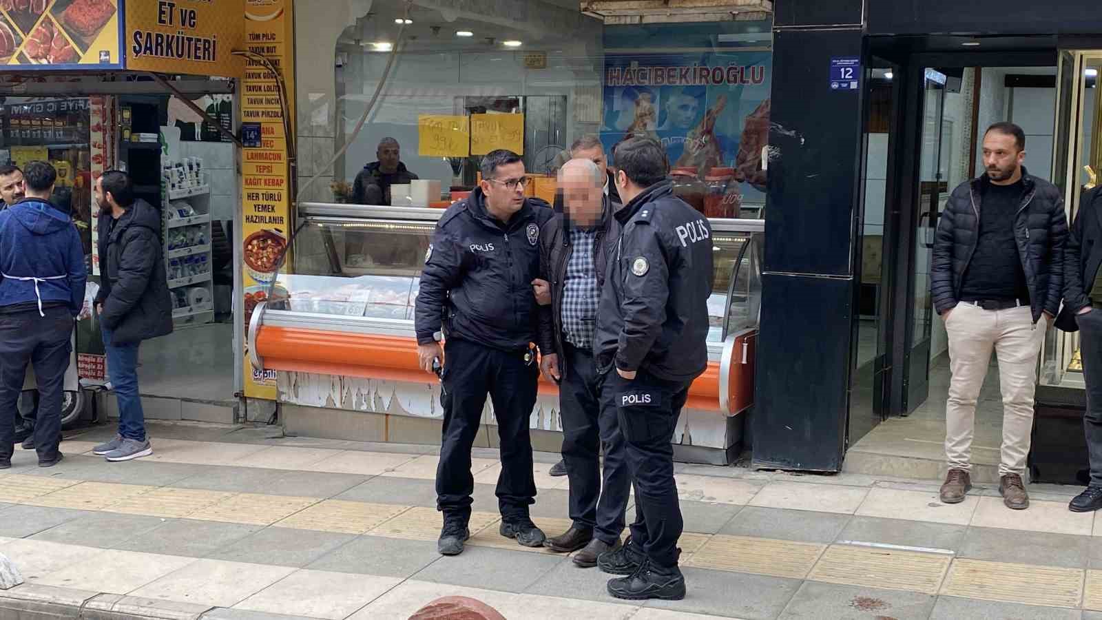 Kavga ettiği kişiye kurşun yağdırdı: O anlar kameraya yansıdı
