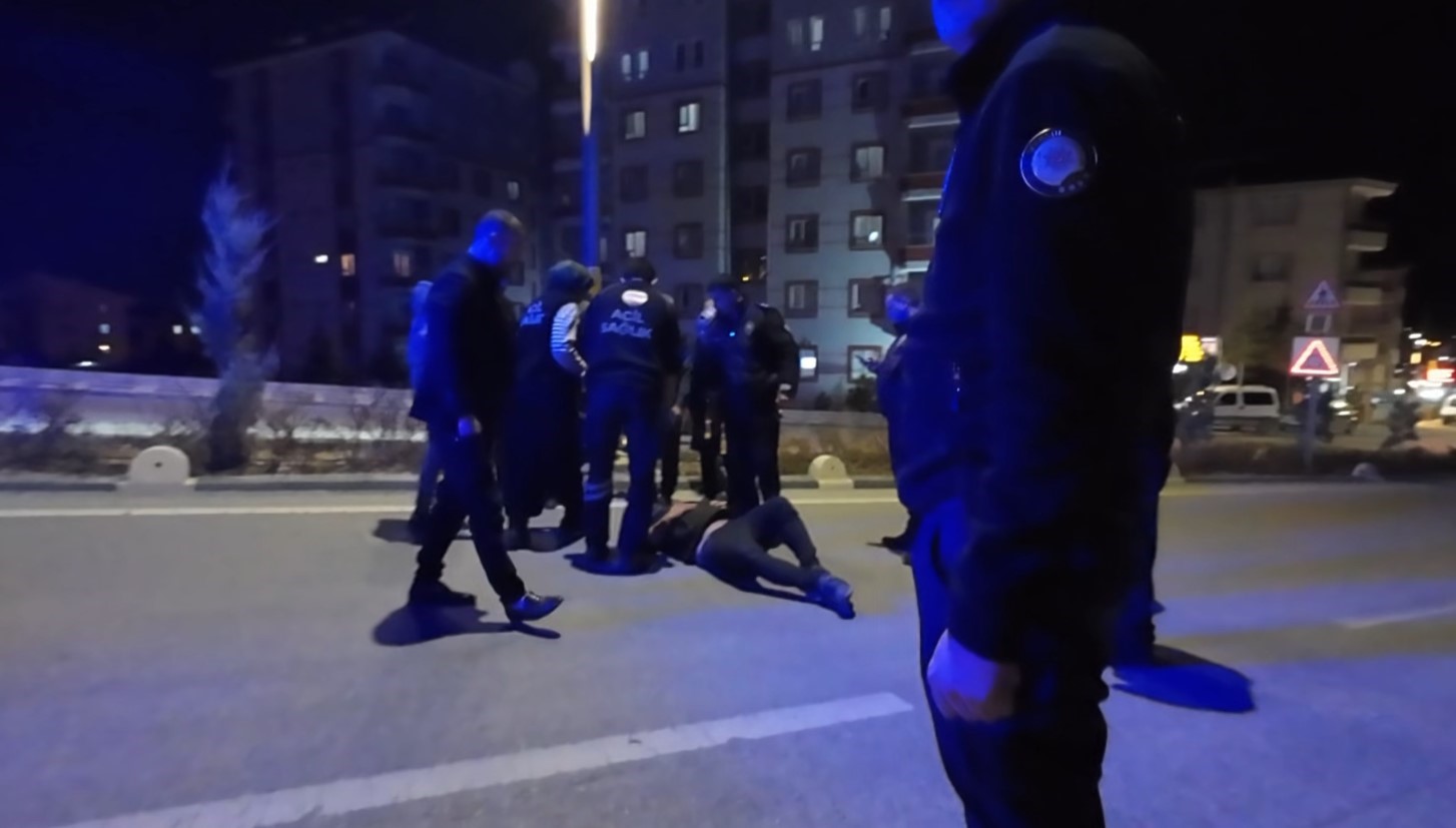 Kavga ettiği kişiye otomobille çarptı: 1 yaralı
