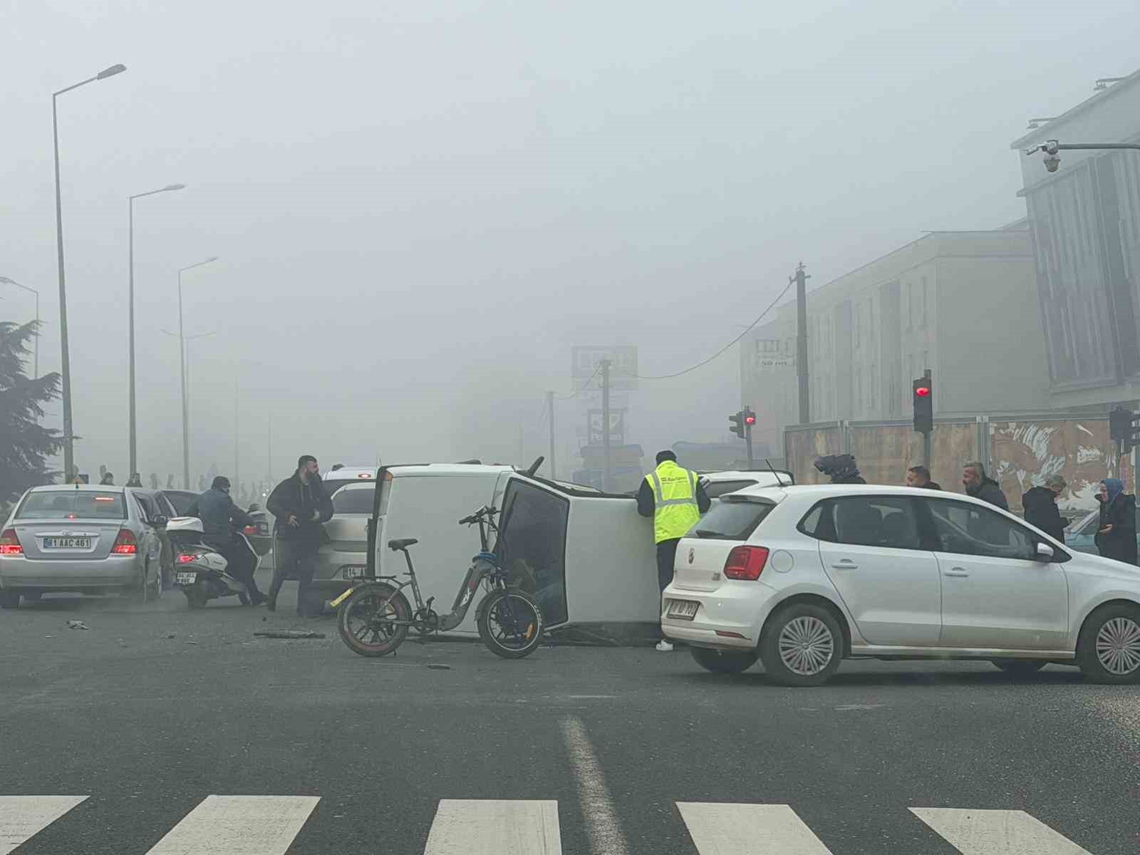 Kavşakta meydana gelen kazada 4 kişi yaralandı
