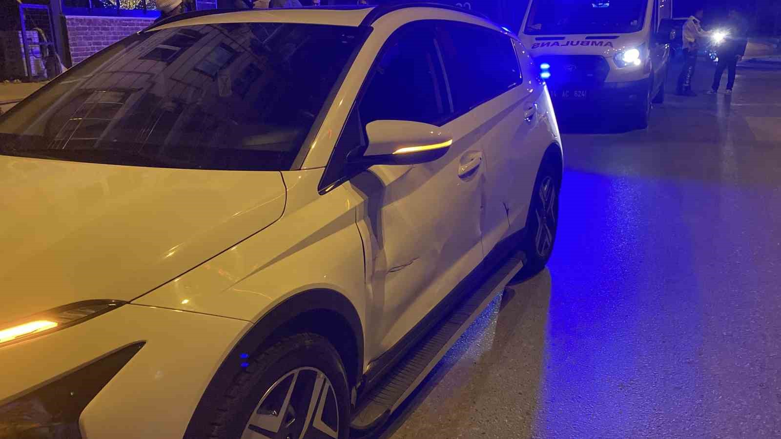 Kavşakta otomobille motosiklet çarpıştı: 1 yaralı
