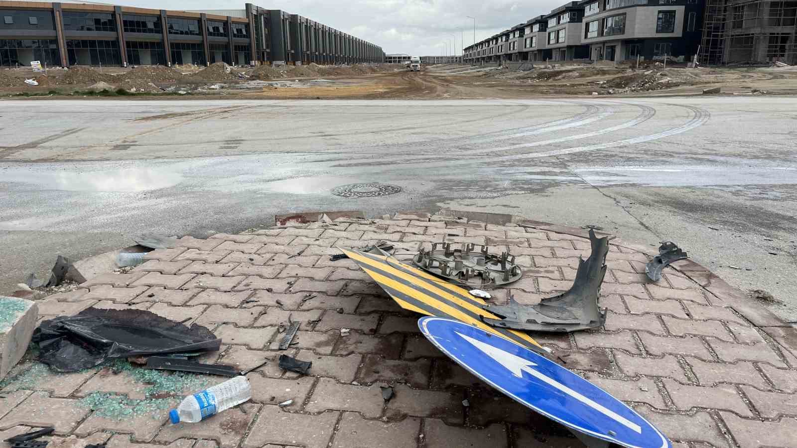 Kavşakta takla attıran kaza ucuz atlatıldı
