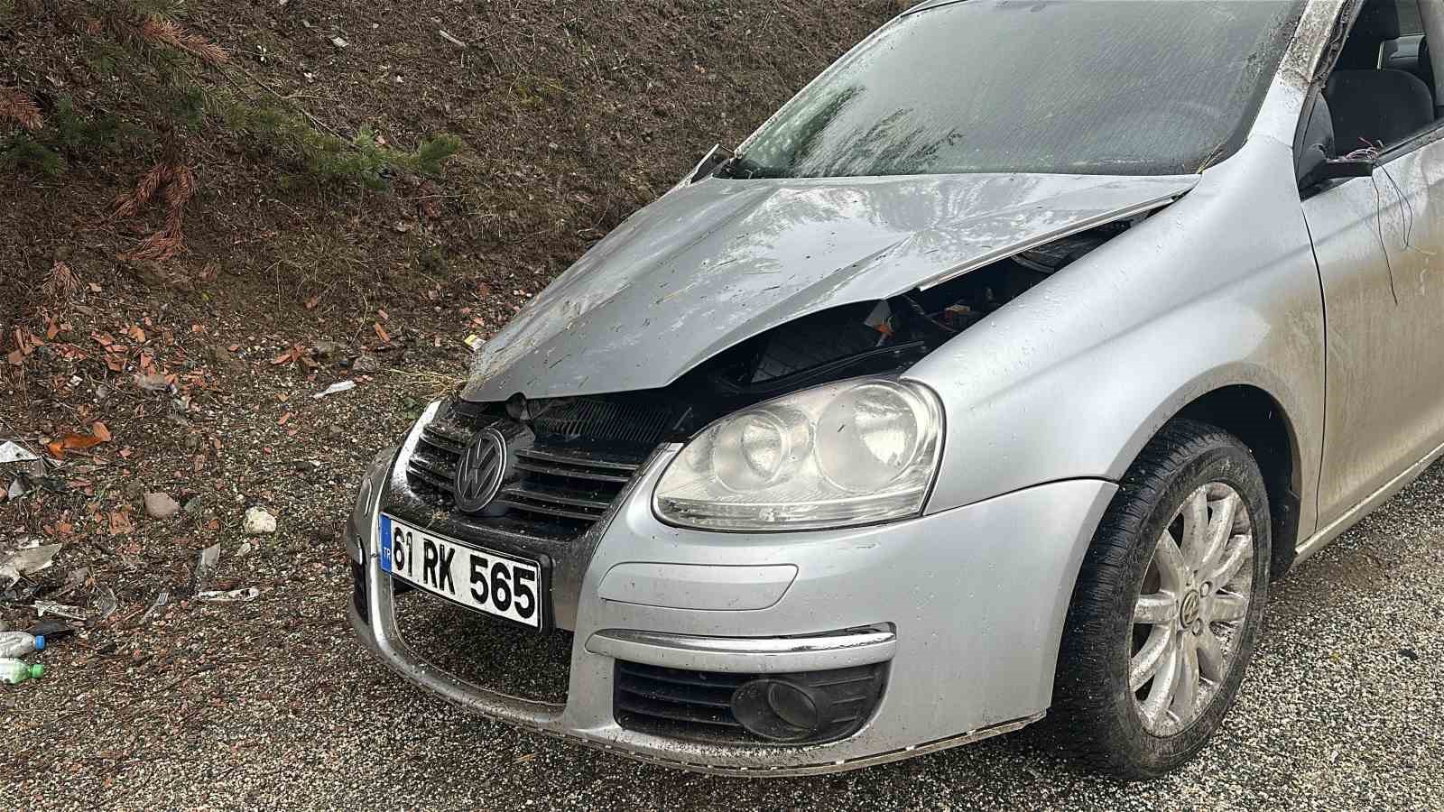 Kayak merkezine gitmek için yola çıkan aile kaza yaptı: 3 yaralı
